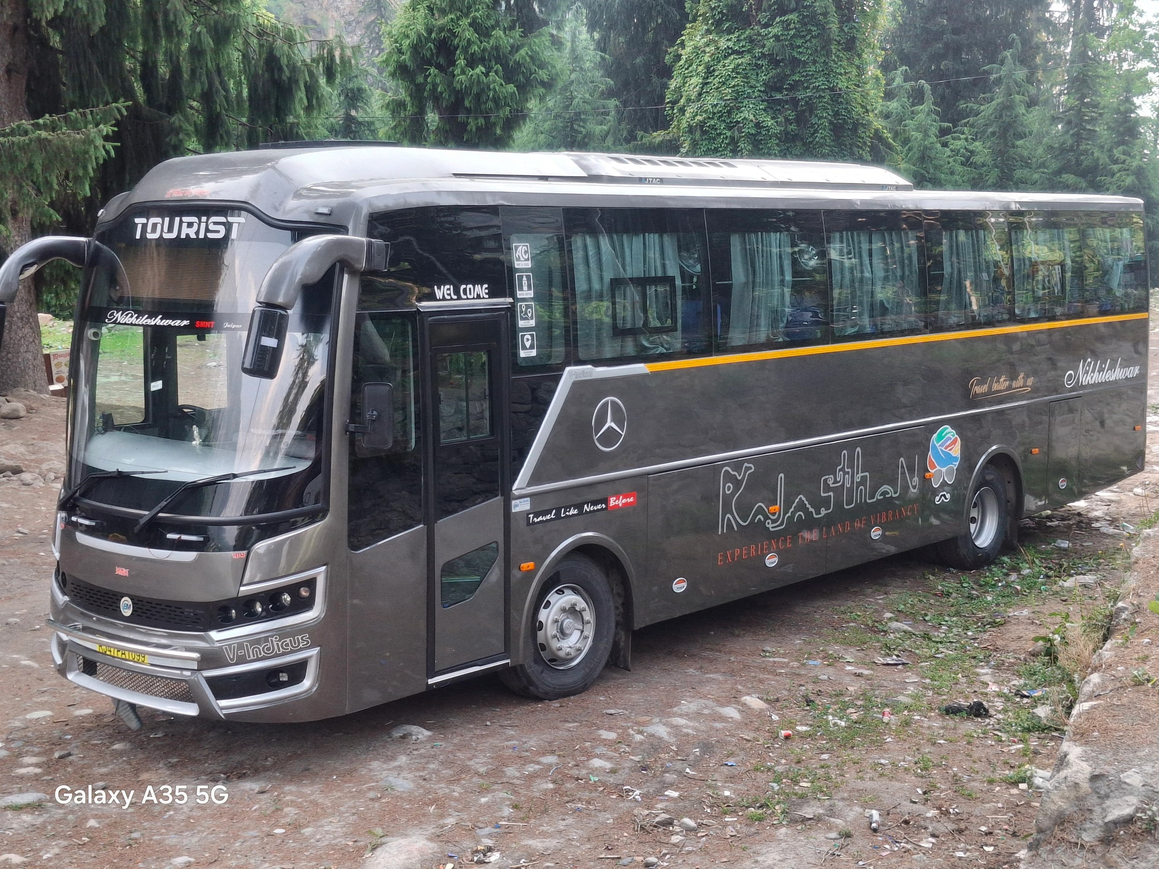 Semi-Volvo 49 Semi-Sleeper